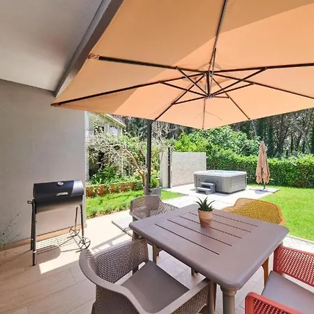 Martello Garden Apartment Porec